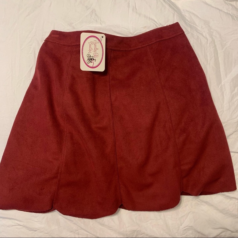 Faux suede garnet skirt w a scalloped hem size S